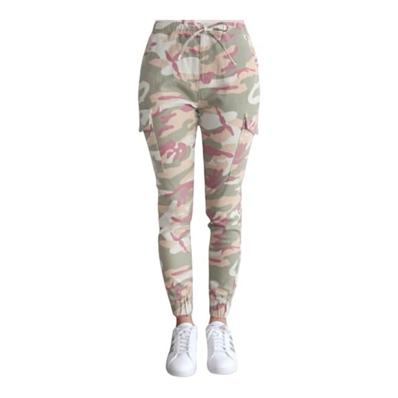 Almost Famous Crave Fame Camo Hi Waisted Cargo Joggers Size 26w - Picture 1 of 4